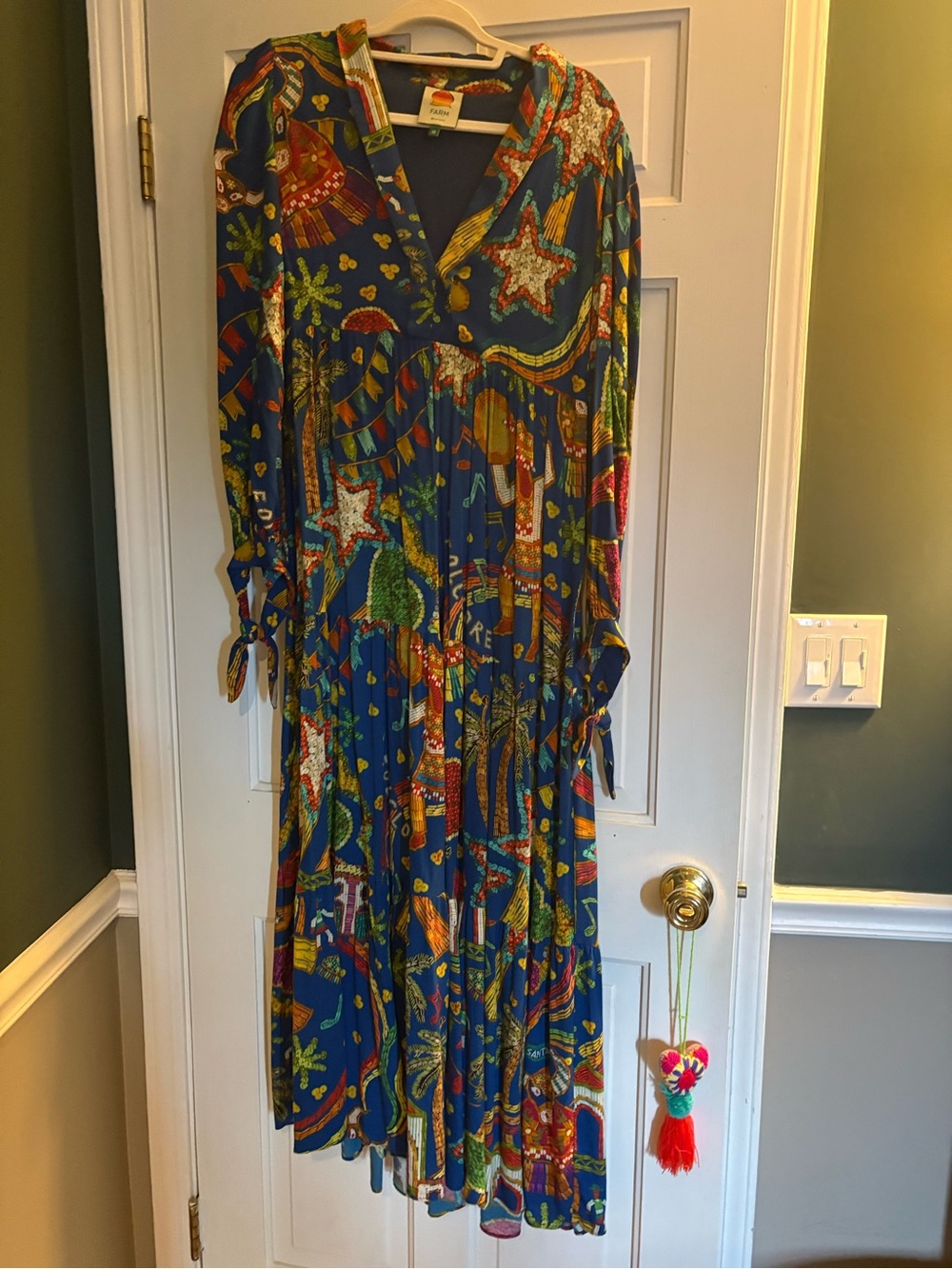 FARM Rio Vibrant Blue Print V-Neck Dress - Picture 1 of 4